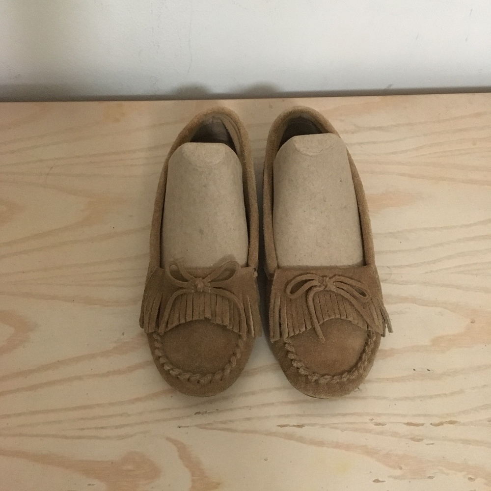 MINNETONKA Mocassin Kilty Hardsole Tan Size 7